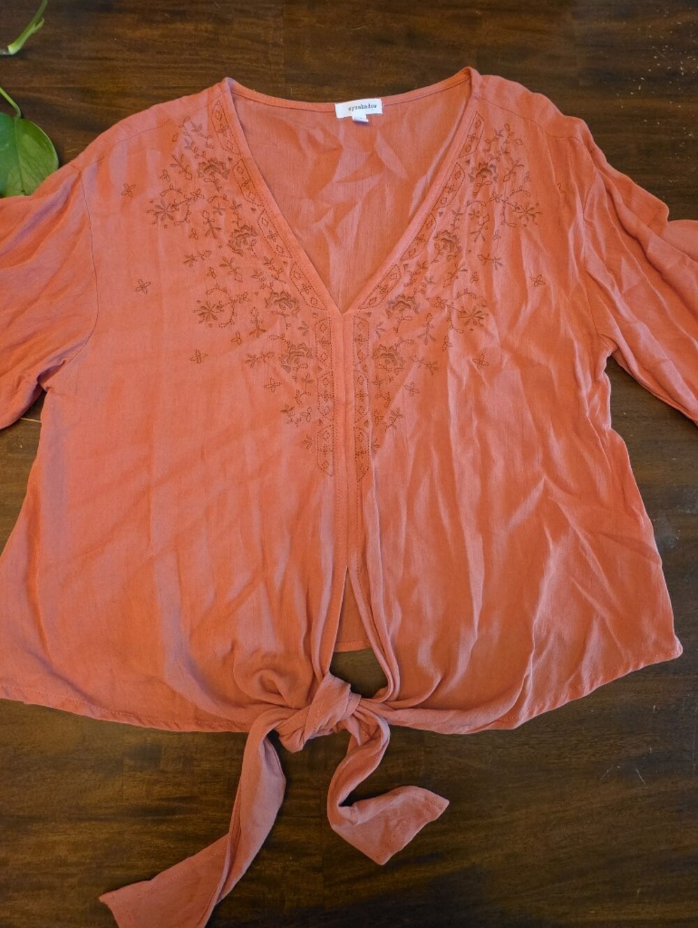 Eyeshadow Boho Floral Embroidered Tie-Front Crop Blouse - Coral Pink / Orange, S